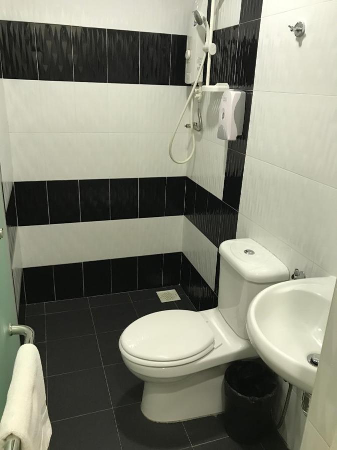 Goody Hotel Джохор-Бару Экстерьер фото
